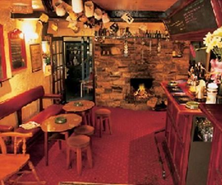 The Druid Inn Llanferres エクステリア 写真