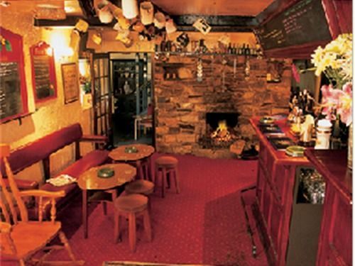 The Druid Inn Llanferres エクステリア 写真